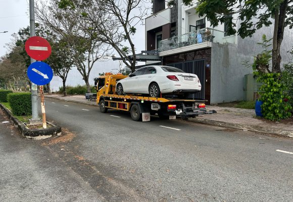 Dịch vụ cẩu kéo xe về bãi, kho hoặc garage